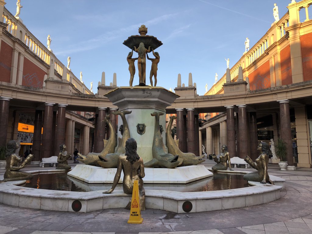 Barton Square is in a depressing state compared to my last visit in 2016 — half the stores have shut. The statues watch over me. Melancholic music plays. I Shazammed it.  #NinjiAtTheTC