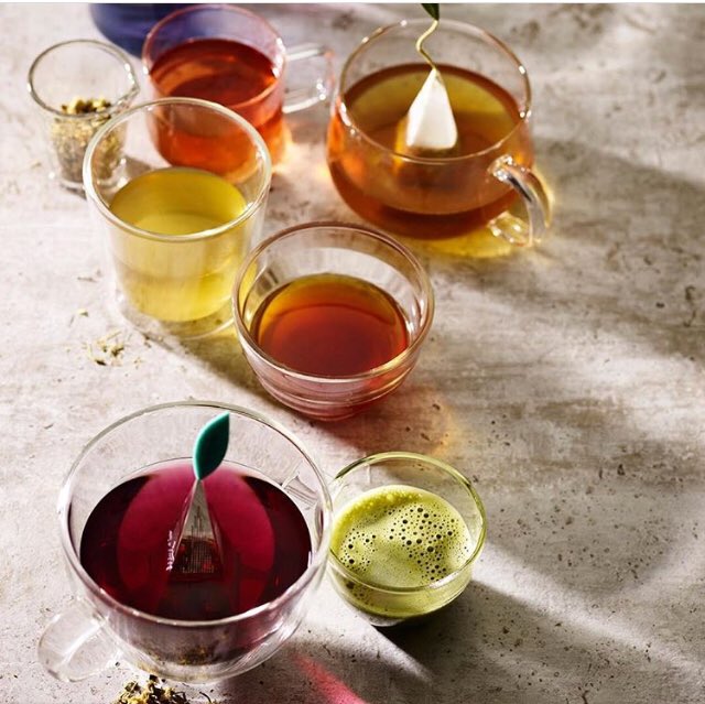 TeaforteMex's tweet photo. Cada quien su mundo y su #teaforté. Todos tenemos diferente gustos, es por eso que #teaforté tiene más de 50 mezclas de donde escoger.
#té #matcha #rooibos #déjateconsentir https://t.co/csS1UJOM8N