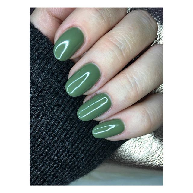 emmarobynnails's tweet photo. #throwback to the days I didn’t flip tyres for fun and could grow my nails out 😍 khaki nails, yes or no? •
•
•
#emmarobynnails #nailsbyme #cnd #manicure #pedicure #manipedi #naturalnails #cndgowithapro #servethepro #southlondonnails #westlondon #sttr… https://t.co/JgTgrUW4Kl https://t.co/fUGCYnbWhl