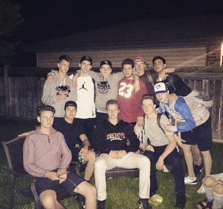macmillancurtis's tweet photo. @_mitchschmidt happy birthday mitter ditter ily brother ❤️🍻#LAPuck #Capo #Hoota https://t.co/DRtvPxmOVM