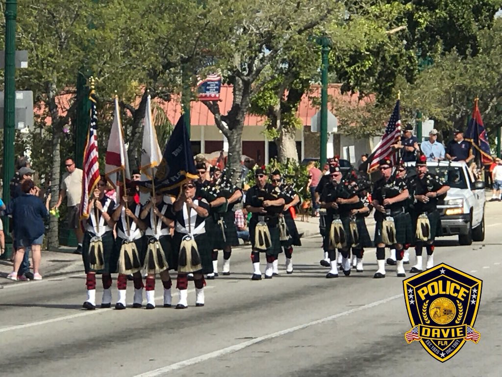 DaviePolice's tweet photo. What a great #OrangeBlossom #Parade. The festival is still going on today and tomorrow. Orange Dr. &amp; Davie Rd. #DaviePolice @TownofDavie @DavieFireRescue https://t.co/fq44kYpMzF