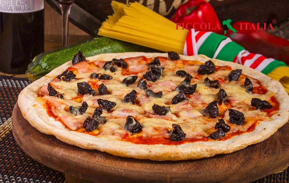 PizzasPiccola's tweet photo. Nuestra #Pizza californiana con pasta de tomate, queso Mozzarella, tocinera y ciruelas ¡Te encantará! 🍕👌🔝 https://t.co/Czs7CQ4yIf