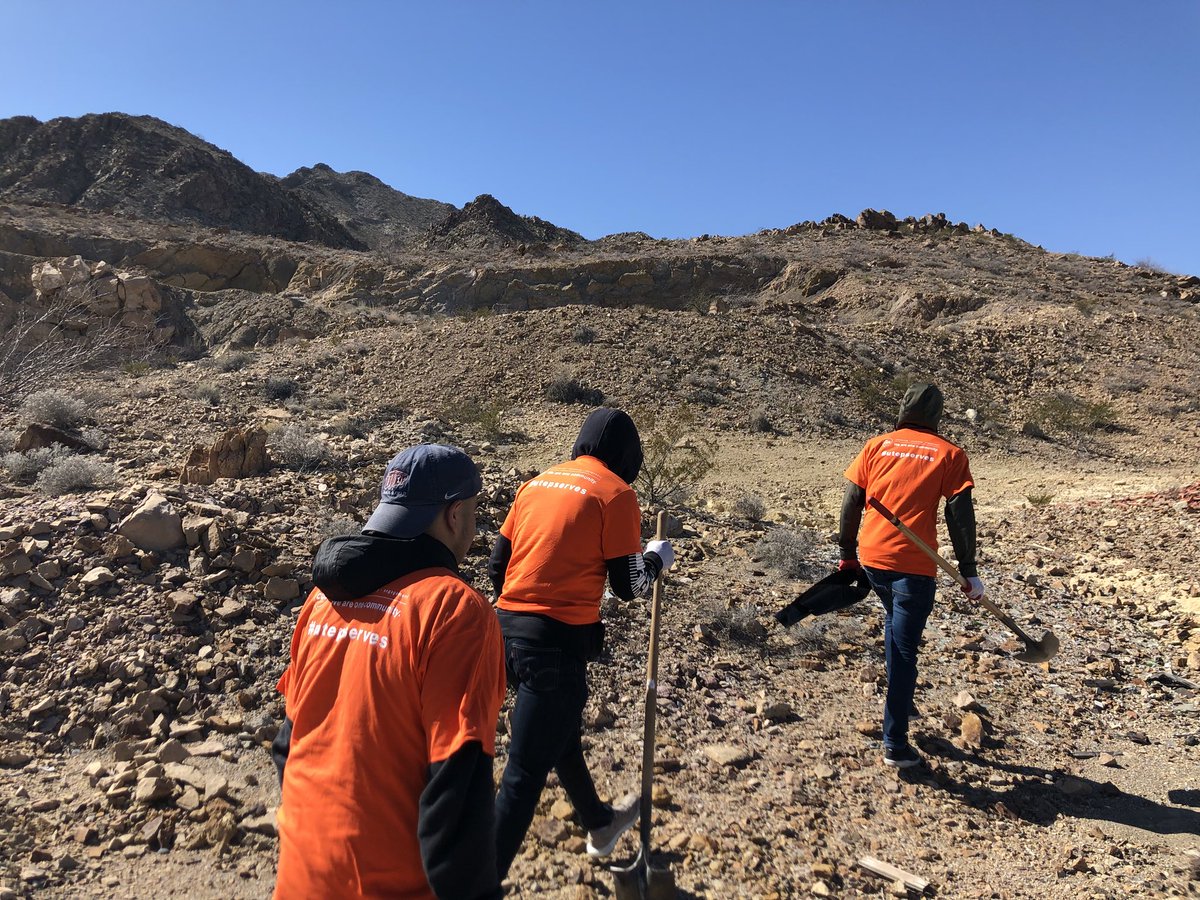 i_p_a_1's tweet photo. #ProjectMove 2018 has begun โ...#UTEPServes #UTEP #ElPaso #OnAssignment @utepnews https://t.co/GeRA3TwR5d
