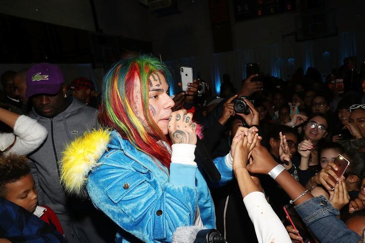 AudioBaze's tweet image. 6ix9ine – Rondo Ft Tory Lanez &amp;amp; Young Thug Audiobaze.com.ng/2018/02/24/6ix…