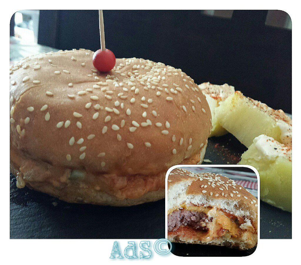 AlacenadeSabor's tweet photo. Porque las #hamburguesas estàn de moda y hoy apetece una... 

Si sois amantes del Bic Mac no podéis perderos este OneMac!!!

Probarlo porque seguro que os encanta...

https://t.co/v3zOgSFE2n

#Hamburguesas #caseras #Bicmac  #AdS #AlacenadeSabor #Recetas https://t.co/nB6mKdG5DB