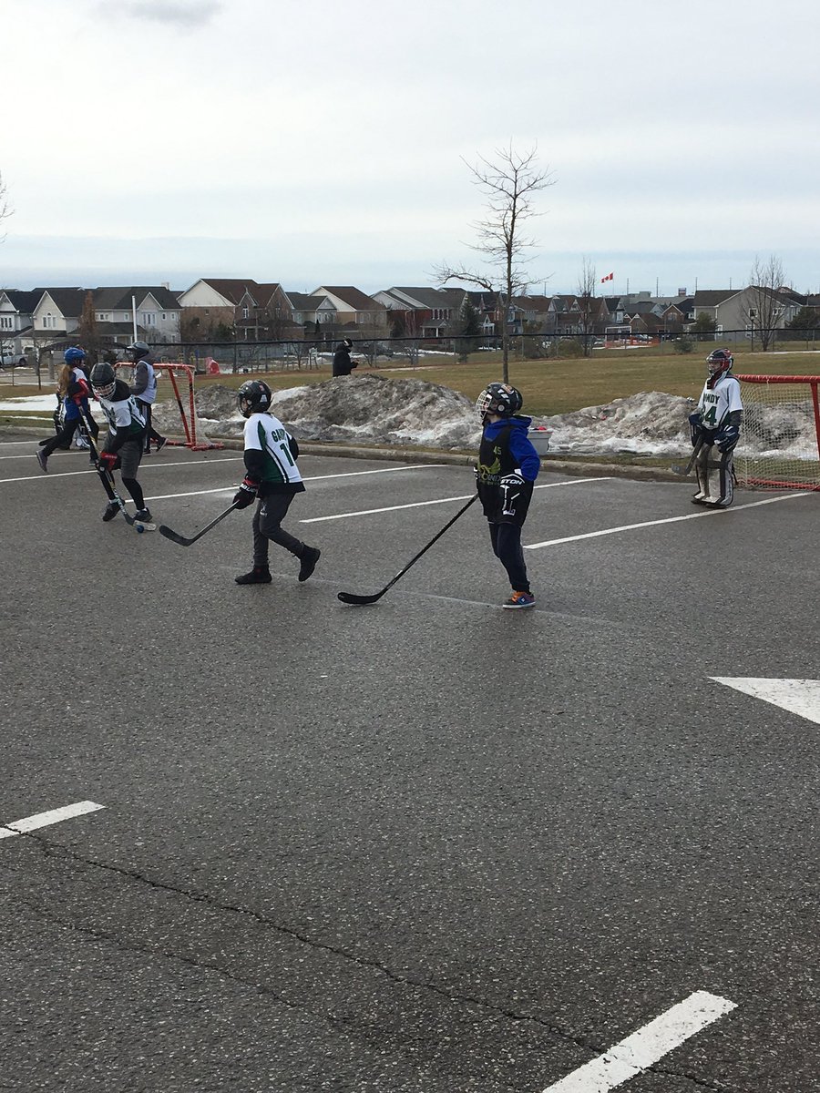 ckilleenddsb's tweet photo. Thanks to Norman G Powers PS and Scott Central PS for hosting a great day of road hockey #SupportingCancerResearch #BraverThanBrave#GandySchool https://t.co/dRECtlSTPK