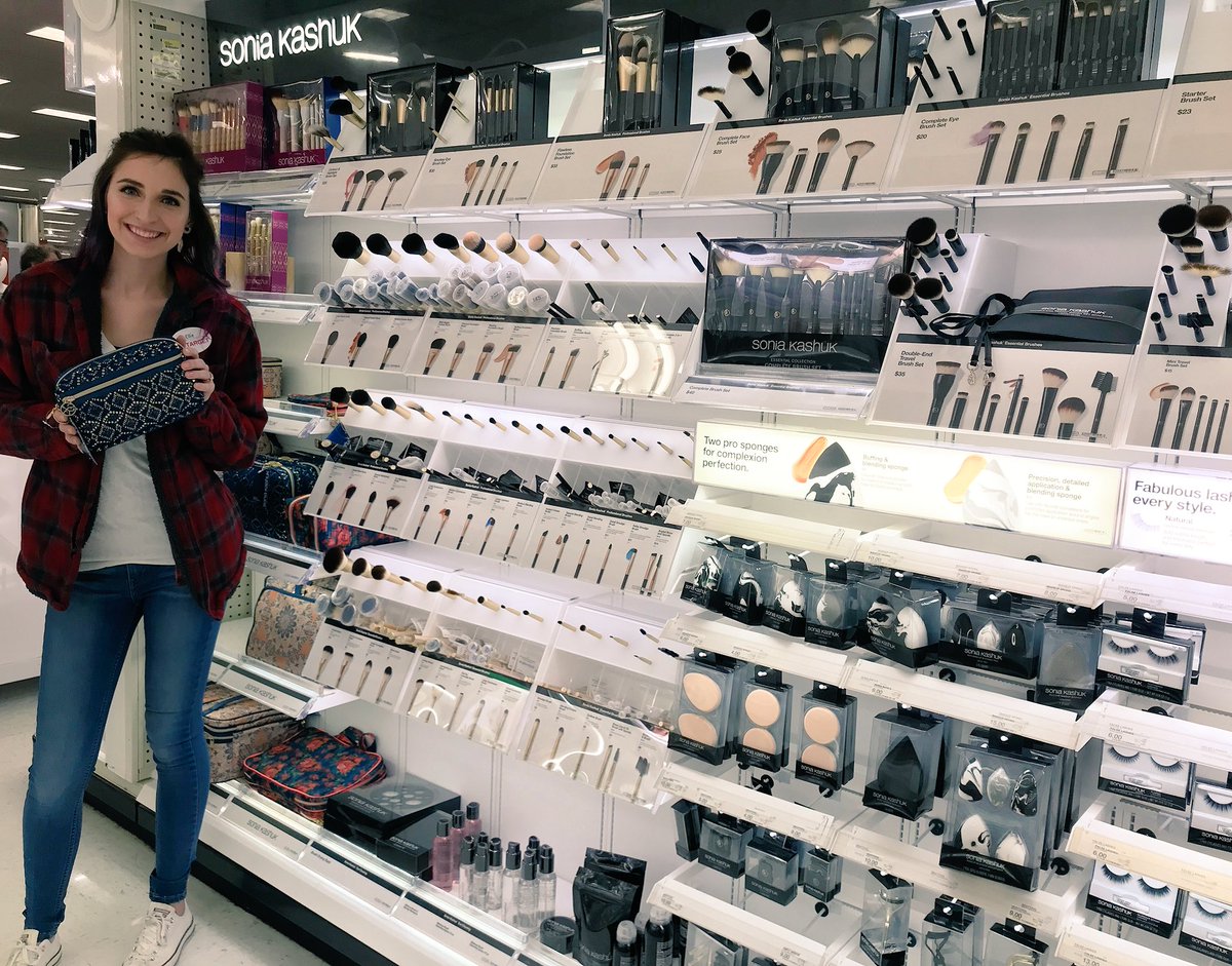 Let’s talk brushes! Beauty expert Ellie is here to answer any questions on our new Sonia Kashuk make up brushes! #2322 #G190