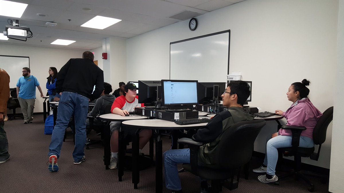 IBTexans_SHHS's tweet image. IB juniors starting their history research papers. #sampride @Shhsco19 @SamHoustonHS @ArlingtonISD