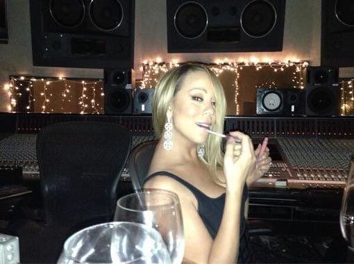 LivviLamb's tweet image. @MariahCarey knows these over the shoulder studio moments get us HYPED 😭