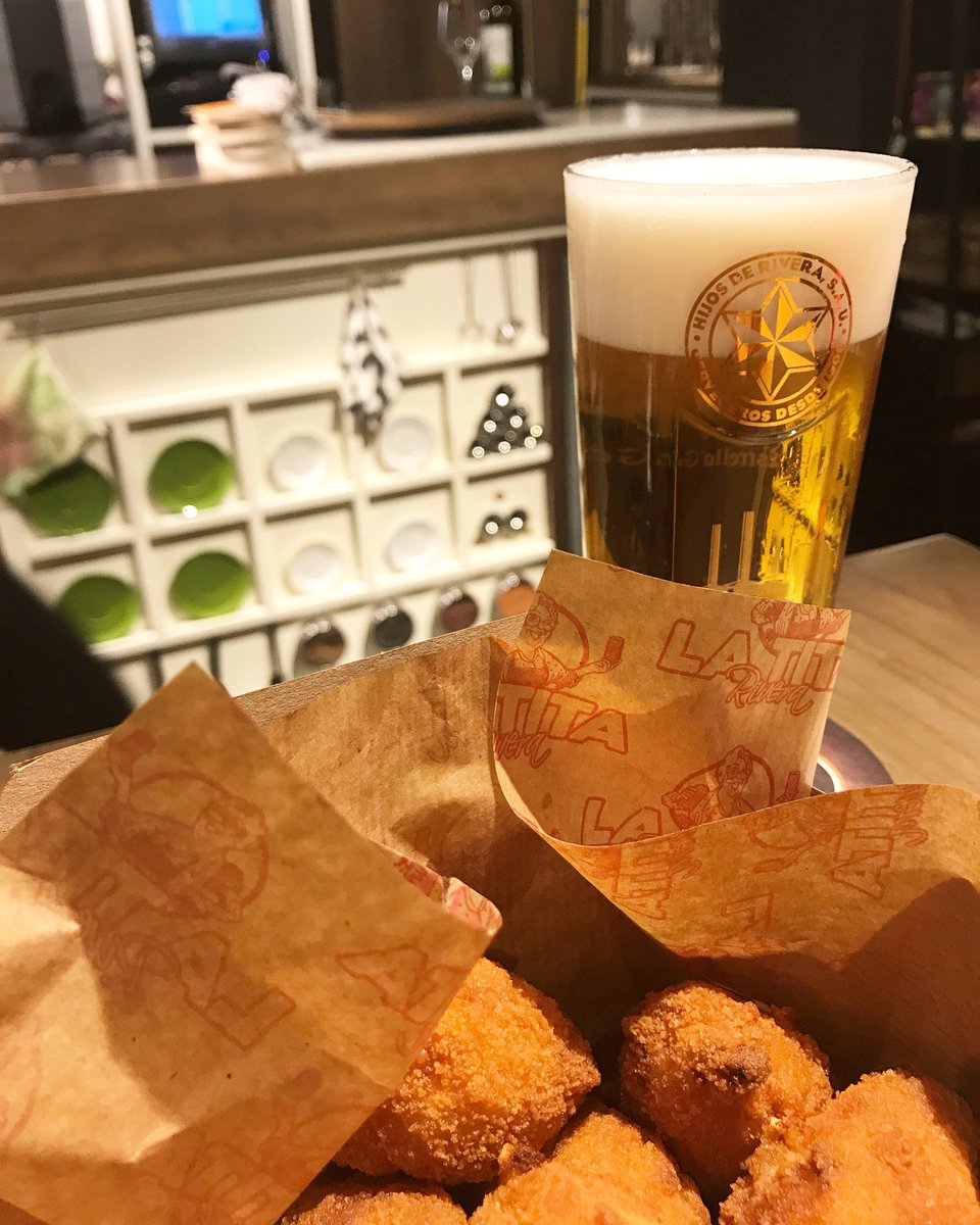 LaTitaRivera's tweet image. ¡Empezamos con la merienda-cena! #croquetitas en #LaTitaRivera y para acompañar una buena cerveza @estrellagalicia 🍺