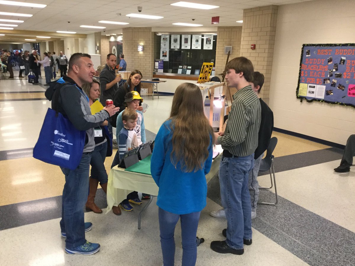 rob_weisbach's tweet photo. DCHS NT students are all the buzz at this year's Bee Keepers School showing their stop motion videos on static electricity.  #DecaturProud #DCHS_Hawks https://t.co/ajzNQR7LAi