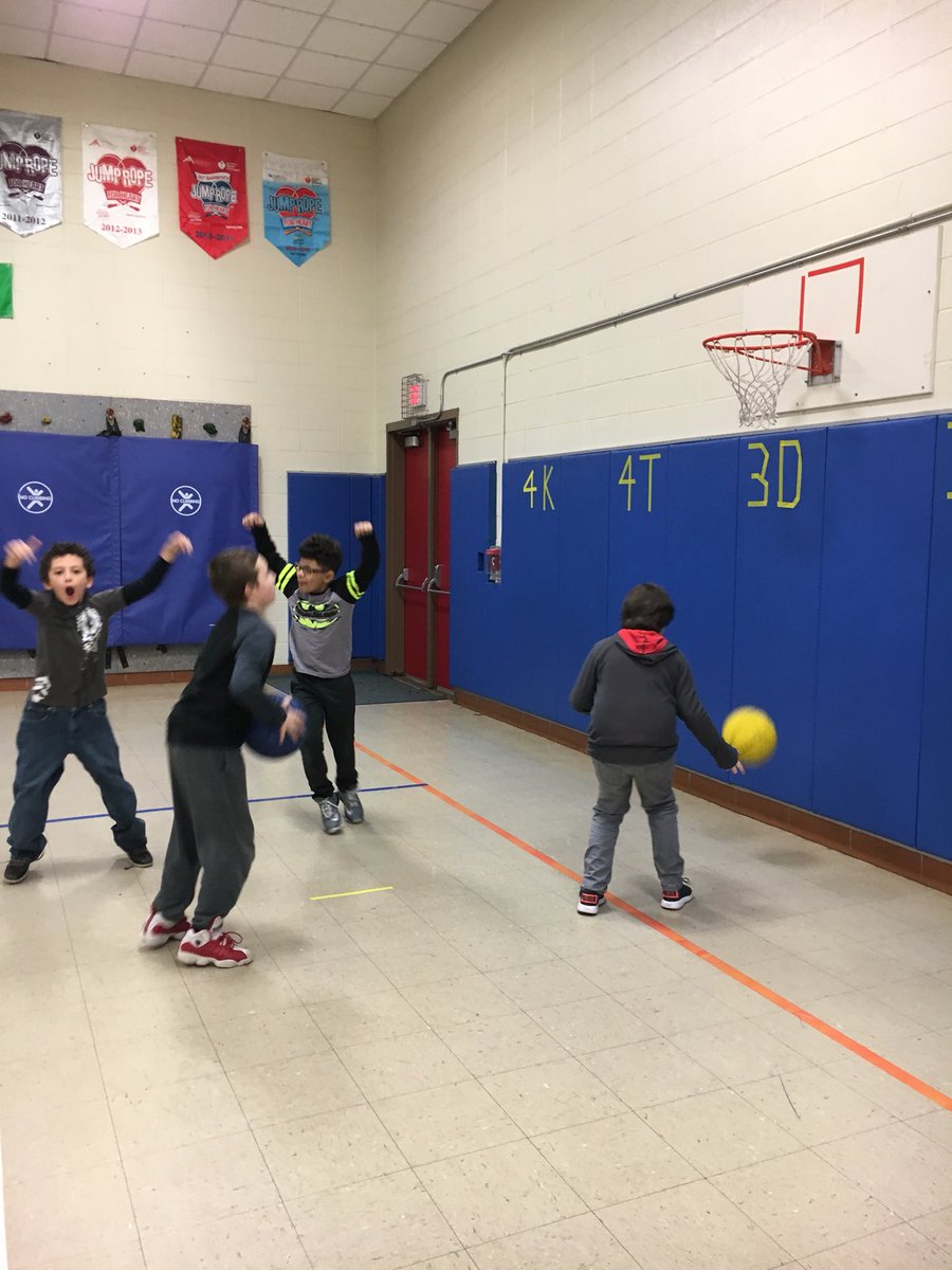 TheBarbashShow's tweet photo. We wrapped up the Olympics during HOT Block and are getting our b-ball skills ready for MARCH MADNESS! #tournamentofbooks #MartinMustangsRead @mpspride @MPS_Martin https://t.co/FdgQrhWjGI
