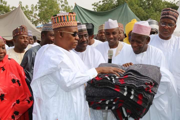 BornoYoung's tweet photo. The newly appointed Chairperson of Borno State Emergency Management Agency #BOSEMA Hajiya Yabawa Kolo was at the presentation of relief materials (100,000 Blankets & the sum of N20M) to #IDPs by Gov Ganduje in company of @kashimshettima @Dalori idps camp in Maiduguri Borno State. https://t.co/OlSAafZBo4