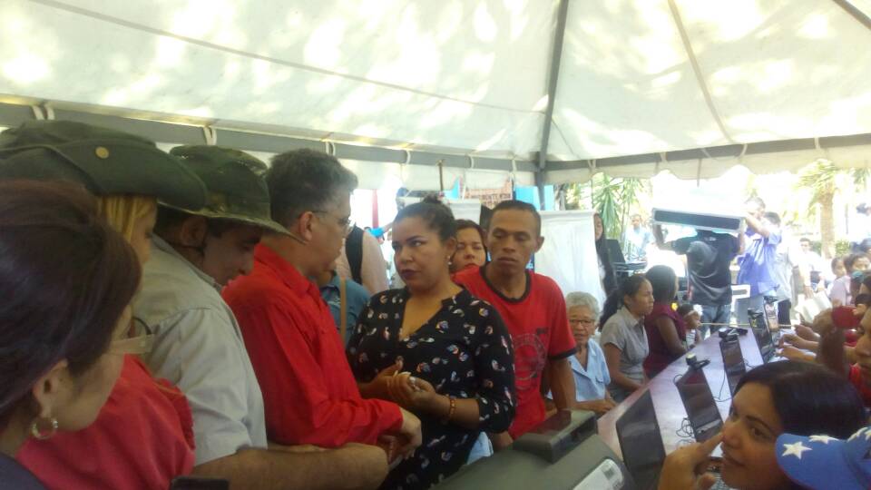PartidoPSUV's tweet photo. #APURE Desde Elorza nuestro pueblo atendió al llamado de carnetización e inscripción del #PSUV junto a @RCarrizalezPSUV,  @SolfredissPSUV y @JauaMiranda #DefensaMultidimensional @NicolasMaduro @dcabellor https://t.co/eSTu7COoS0