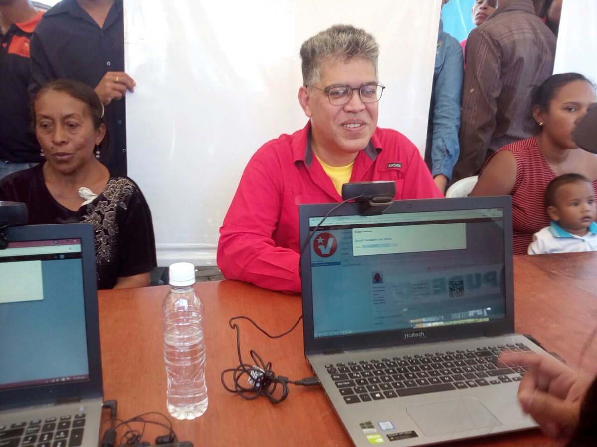 PartidoPSUV's tweet photo. #APURE Desde Elorza nuestro pueblo atendió al llamado de carnetización e inscripción del #PSUV junto a @RCarrizalezPSUV,  @SolfredissPSUV y @JauaMiranda #DefensaMultidimensional @NicolasMaduro @dcabellor https://t.co/eSTu7COoS0