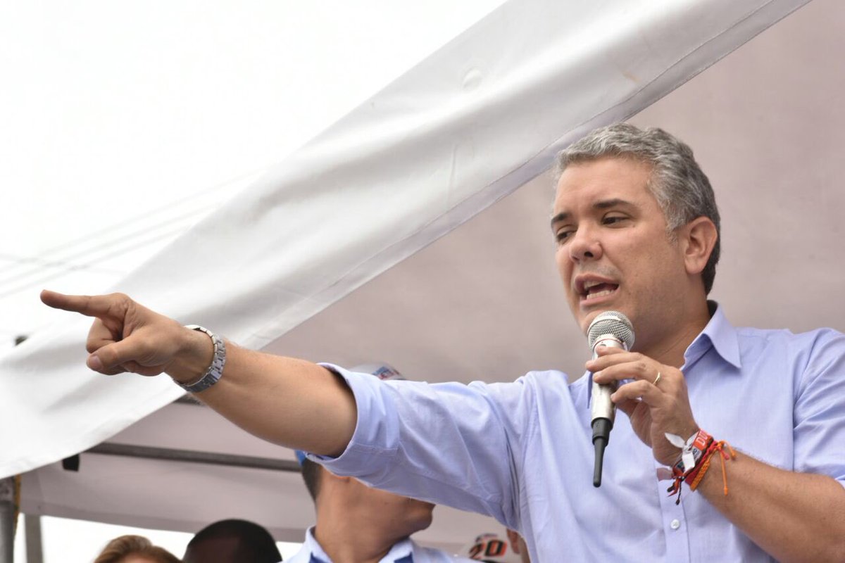 Iván Duque 🇨🇴 on Twitter: "Actuaremos con #ManoFirme frente a los jíbaros  que están en las calles de #Engativá llevando el veneno de la droga a los  niños en los parques. Vamos