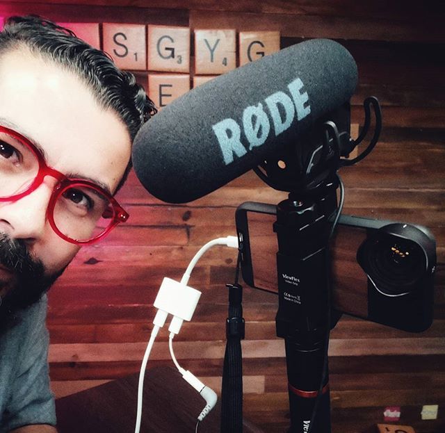 LuisGyG's tweet image. Qué tal mi nuevo setup! Lente wide 
@moment, micro videomic pro de @rodemic, grip #ViewFlex • • • • • 
#mobile #production #geek #moment #radio #smartphone #filmmaking #nerd #capture #radioshow #phone #setlife #exposure #electronics #cinematograp… ift.tt/2GIcx4Z