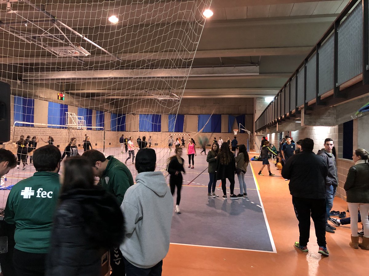 AAvedruna's tweet photo. Seguímos con el evento deportivo de Ex-alumnos @fecsjv @colegiosfec. En unos minutos empieza la final de futsal. https://t.co/FVZ2QfNNxX