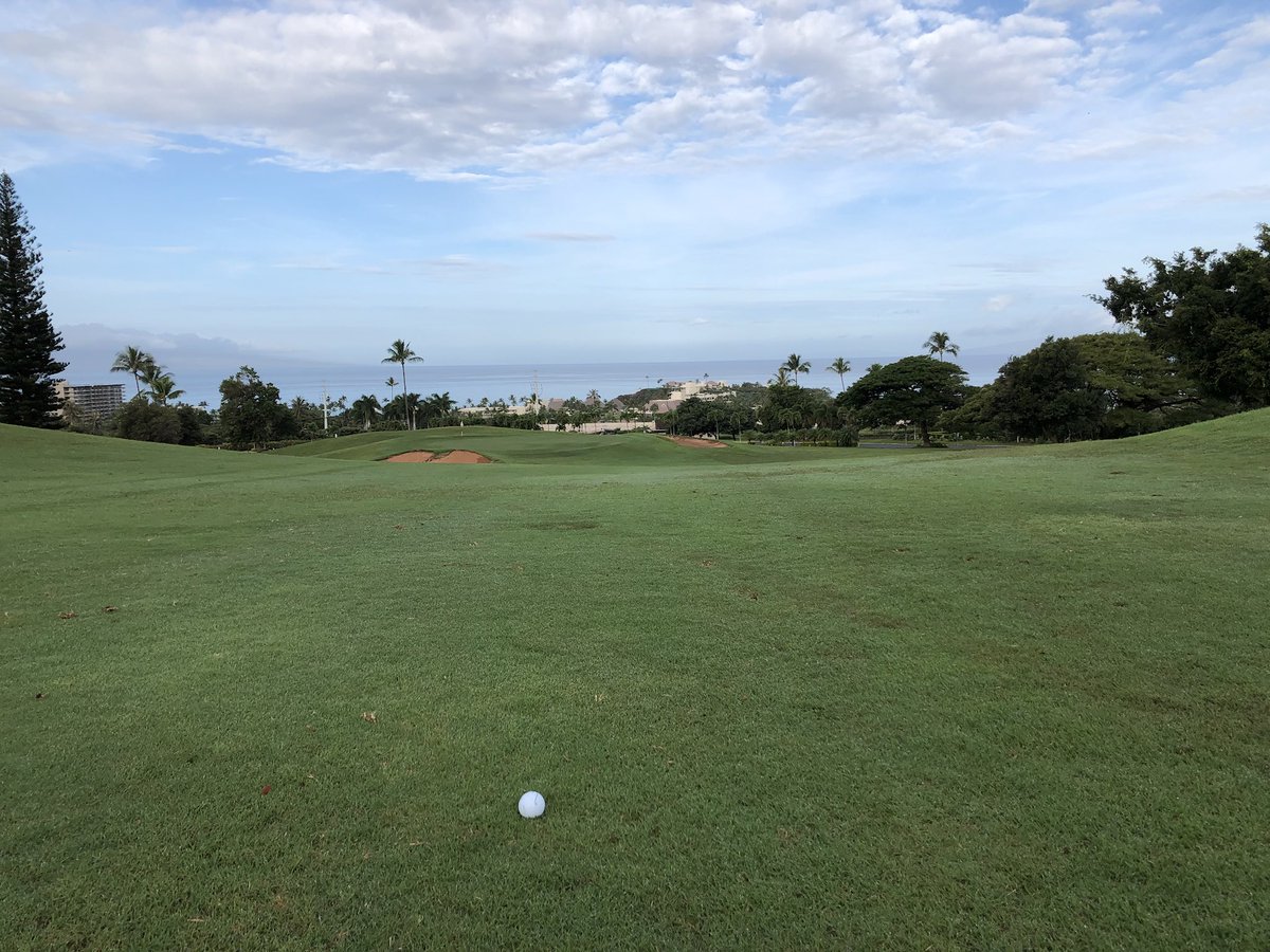 9th hole at Ka’anapali Kai Course, Maui. Finally nice weather here 😎