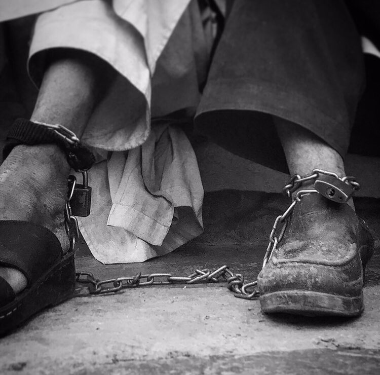 SaharZand's tweet photo. A Sobering encounter in Afghanistan’s only Secure Psychiatric Institution: 2 former enemies now chained together - a former #taliban fighter and a former #Mujahed. 

You can real my full article published by @TheQuint here:
https://t.co/nADtzkBeFK https://t.co/STLwEi4p7g