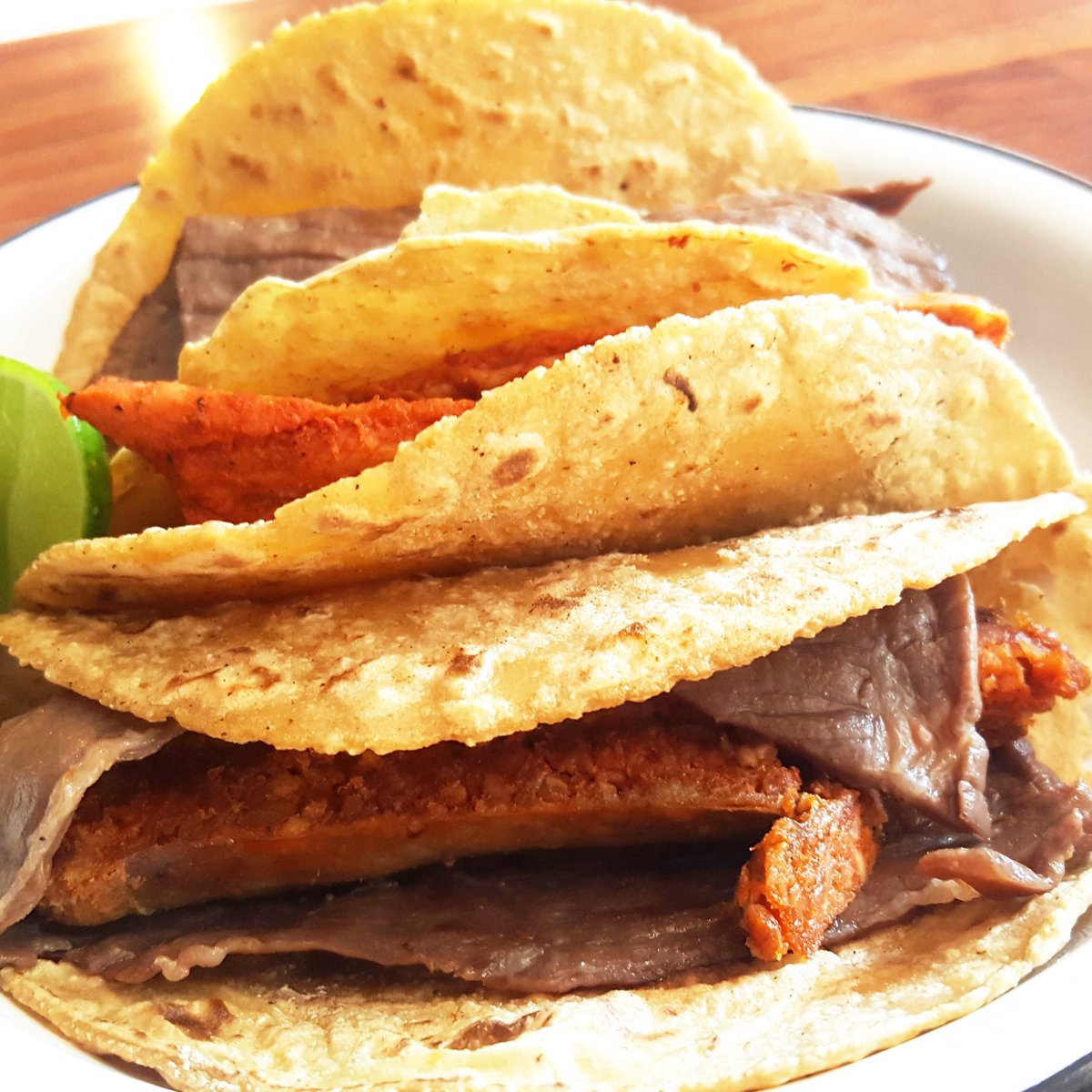 Deliciosos tacos de cecina con longaniza, de Yecapixtla, Morelos estan en <a href="/yecapixtleria/">Yecapixtlería</a> #mesanapoles #mesaparatodos #foodie #tacosdececina