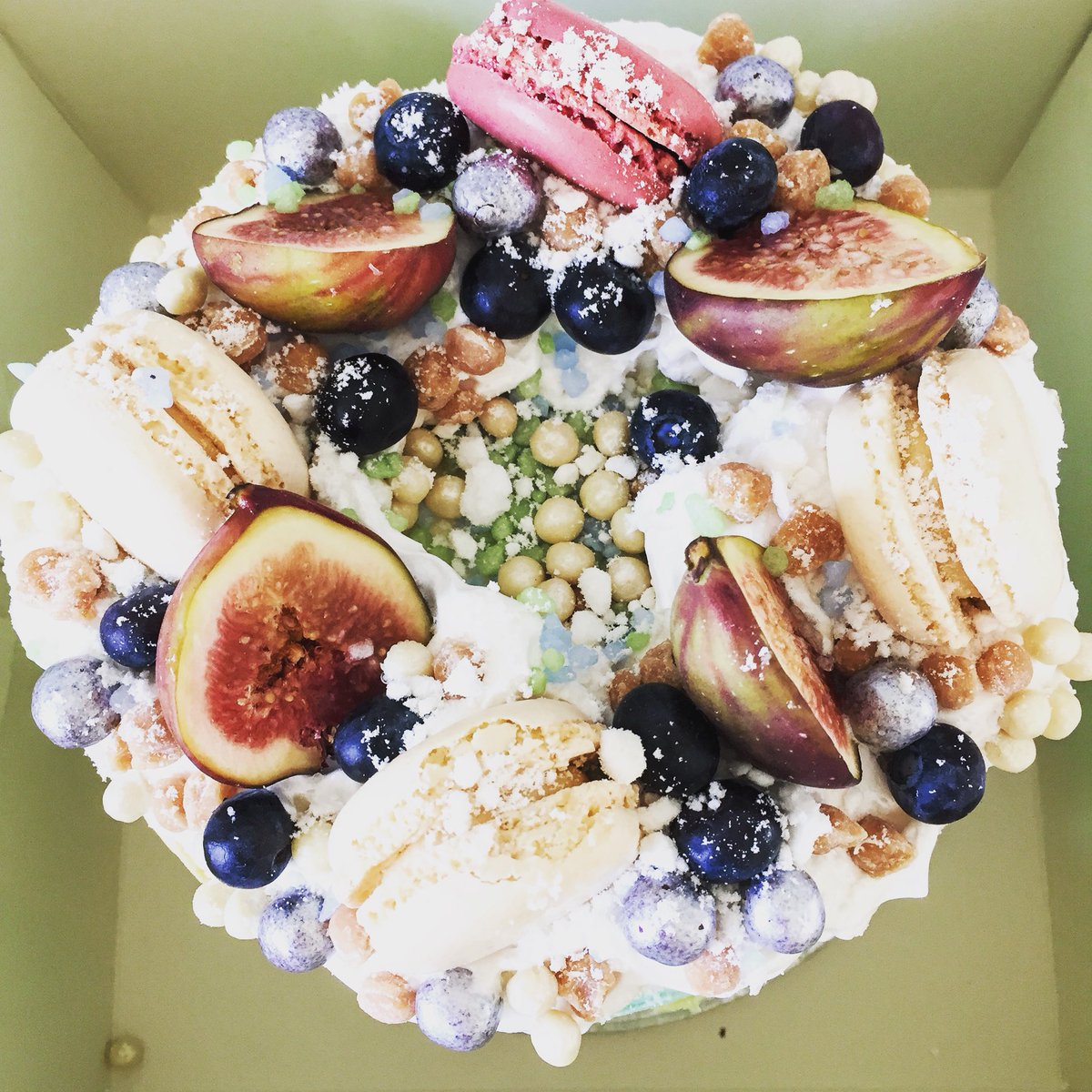 readierou's tweet photo. My last cake before I take a paternity break. Thanks for all the support and shares in helping me get this far, I’ll be back in “wedding season”. 
https://t.co/AcozDBrx9h
https://t.co/olNyuTQJCV https://t.co/zNXik5Yjpi