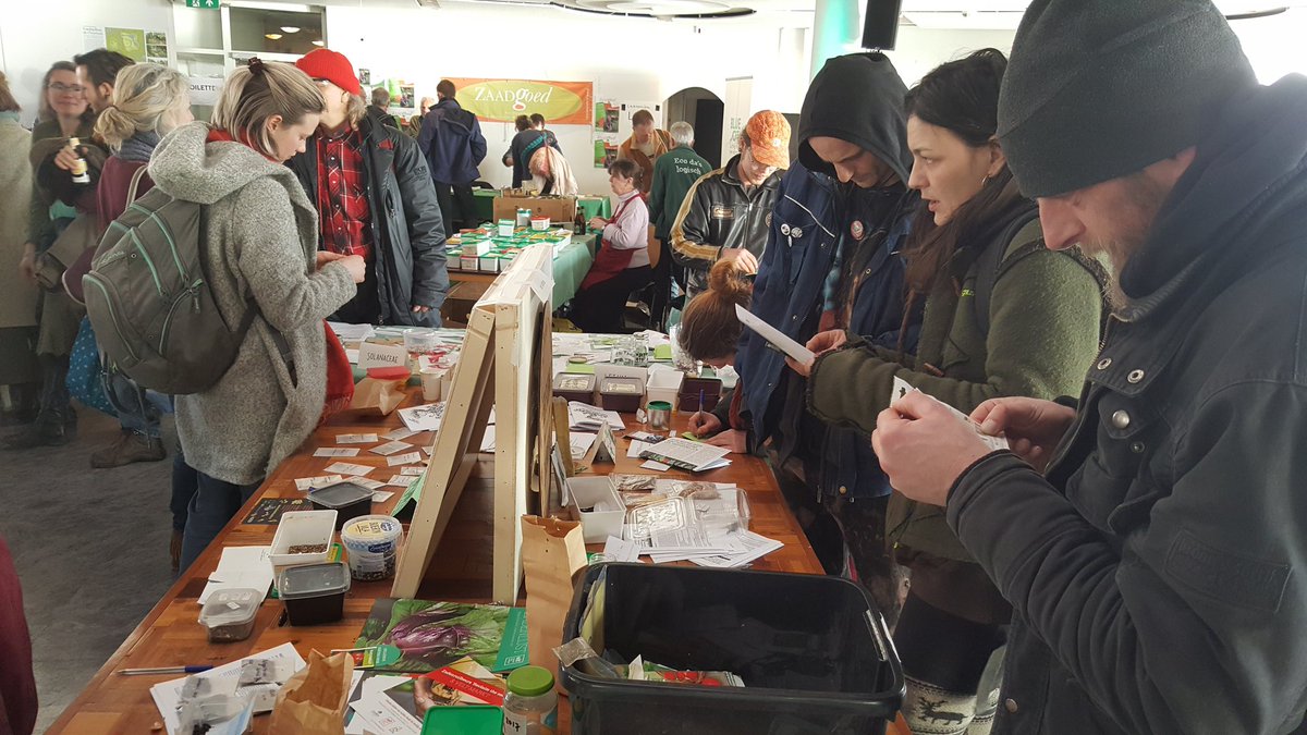 ZeroFoodwasteRd's tweet photo. Vandaag is de #Ergroeit en #zadenbeurs #reclaimtheseeds in @BlueCity010 #Rotterdam druk bezocht met leuke tuinworkshops ... https://t.co/a6m3VGzryt