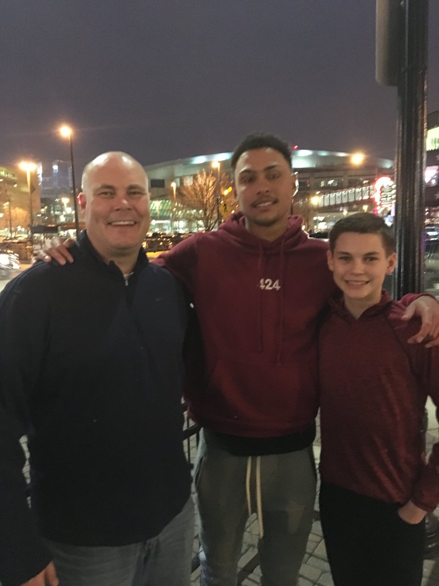 COMMISH_LD's tweet photo. Got to have a great dinner with this guy before tomorrow’s game against Cavs....#backincleveland https://t.co/NLy3O4g0yF