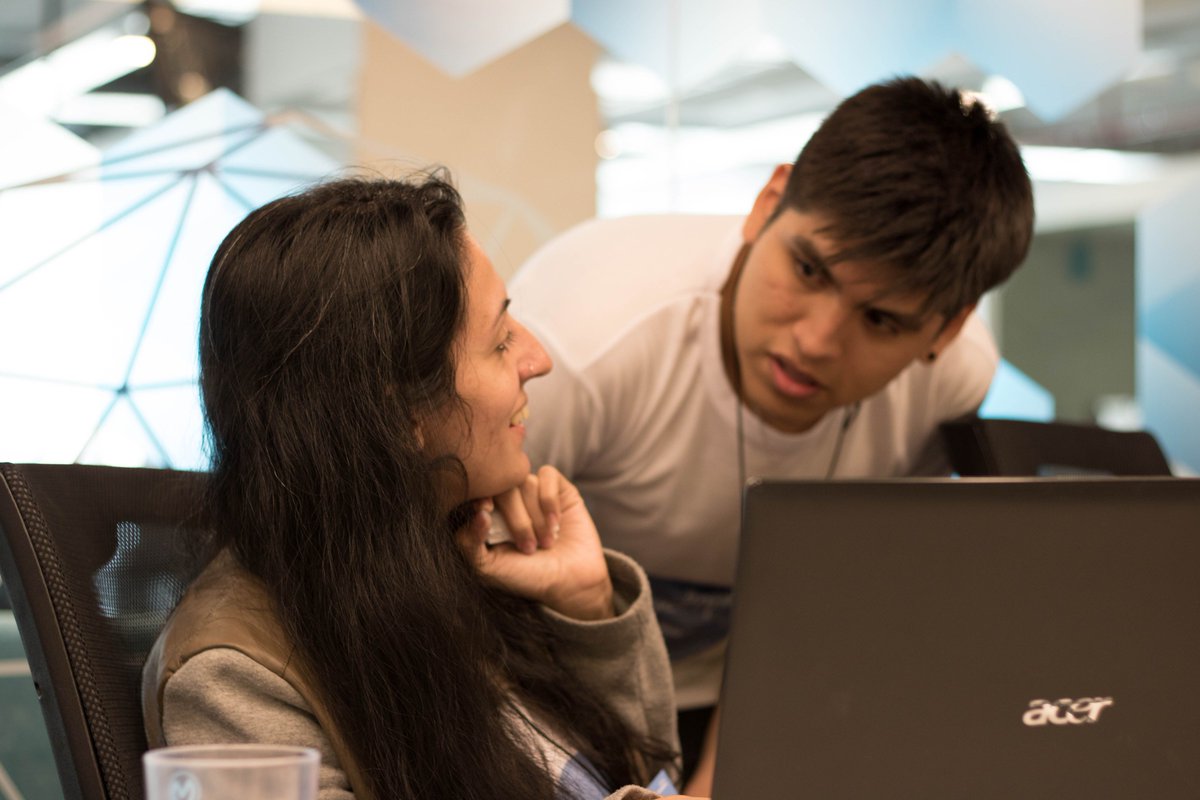 laburojovencom's tweet photo. -¿Es sábado a la noche y todavía estás programando?
-Marge, no voy a mentirte... https://t.co/Zah7vcNnAw