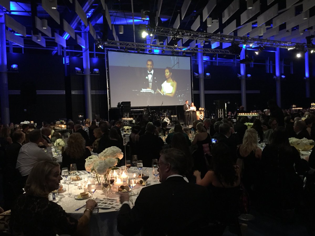 JDRFCVC's tweet image. What a wonderful crowd for the 18th Annual Gala!! #pastpresentfuture