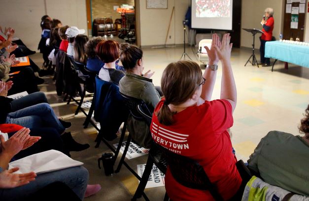 Dallas-area moms look to turn anguish over gun violence into action dallasnews.com/news/guns/2018…