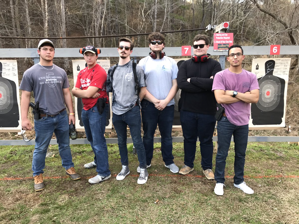 therayolivo's tweet photo. Had a great time with the boys out at the range 🇺🇸 https://t.co/zDvPGsRERg
