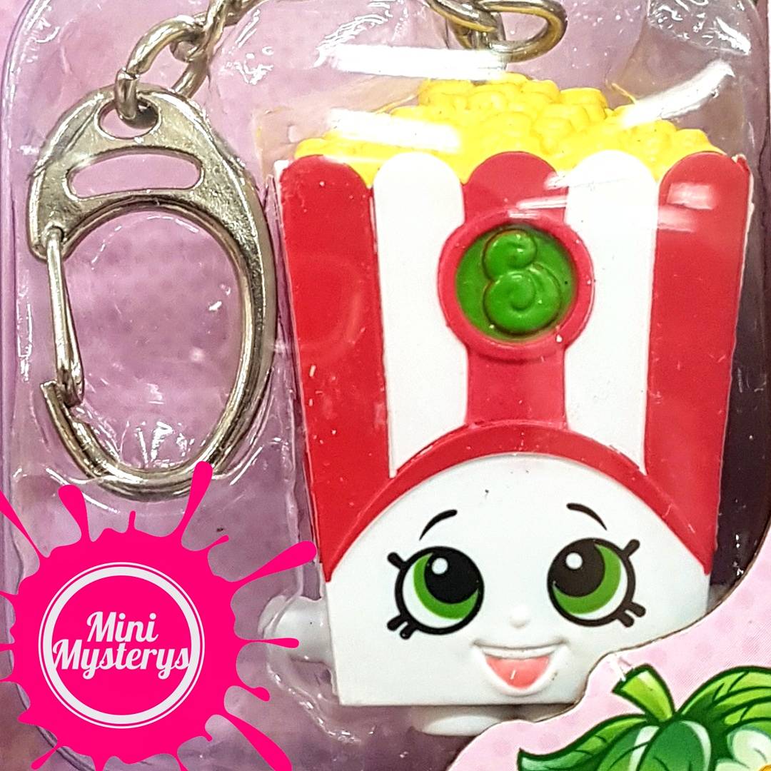 MiniMysterys's tweet photo. OMG 😮 #Shopkins #keychains! Seriously had to resist getting these! Especially as I recently bought some Shopkins #FunkoPops 😍👌 #dlishdonut #poppycorn #moosetoys #minimysterys #kawaii #keychain #toyspotting #shopkinsworld #toyphotography #Cute #toys https://t.co/FABKW46RNs