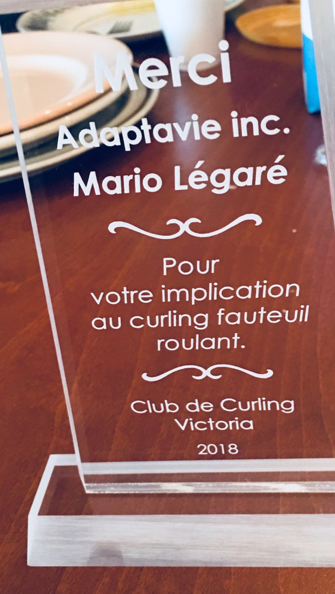 Adaptavie's tweet photo. Notre directeur général, Mario Légaré reçoit une plaque des mains des dirigeants du Club de curling Victoria en raison de son implication au développement du curling en fauteuil roulant à Quebec. https://t.co/7TtjPkeAHP