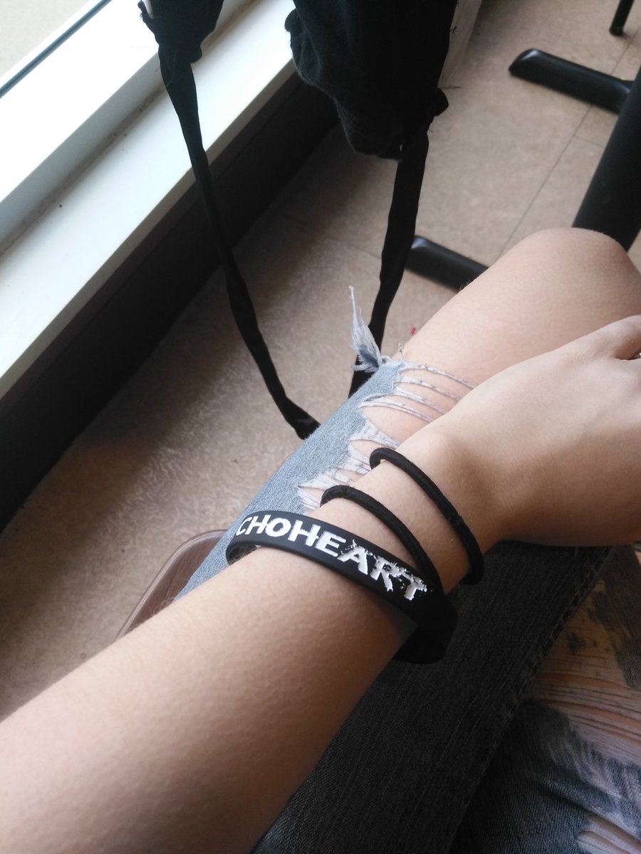 HerEyesAreLying's tweet photo. When your friends drop a bomb ass music video so you have to represent.
#Echoheart #Canade
https://t.co/Ii89o6SYHk https://t.co/ZDrGhP7pP1