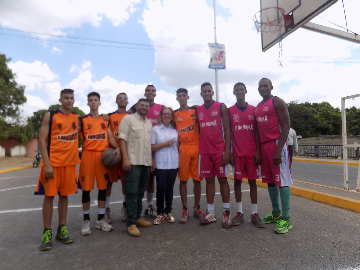 tinacoalcaldia's tweet photo. #24Feb #Basquek3 y #Boleibol en la Av Regulo Arias Moreno
Fiestas Patronales #Tinaco2018
#Tinaco #Cojedes #Venezuela https://t.co/enZ6llq2Dt