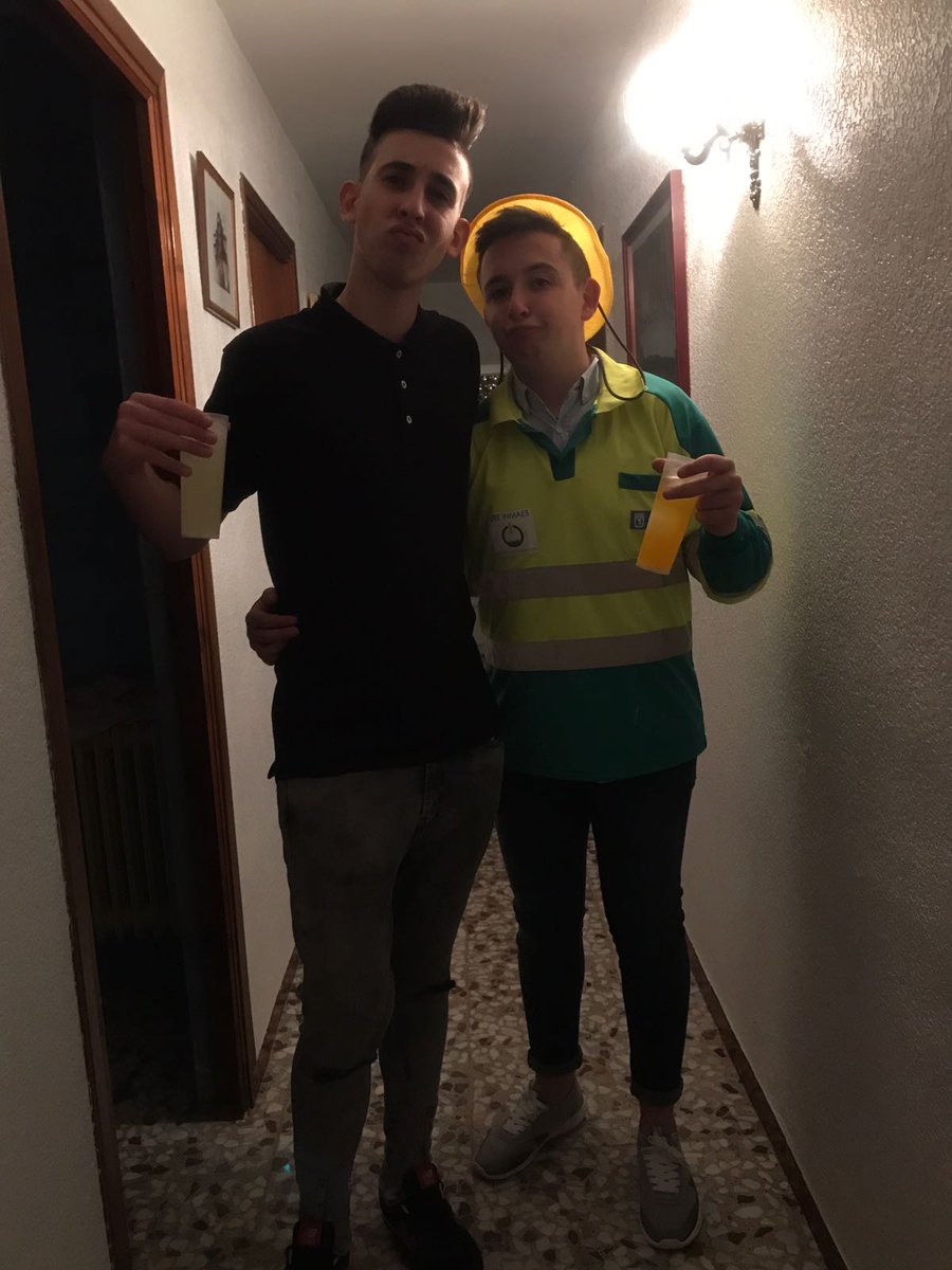 Si llegamos a 200 RT un dia de semana santa fuerte nos ponemos una camisa, un chandal y unos calcetines por encima del pantalon🙌 👬🔝🔜(hasta el 23 de marzo)
<a href="/77Anibal/">Anibal</a>