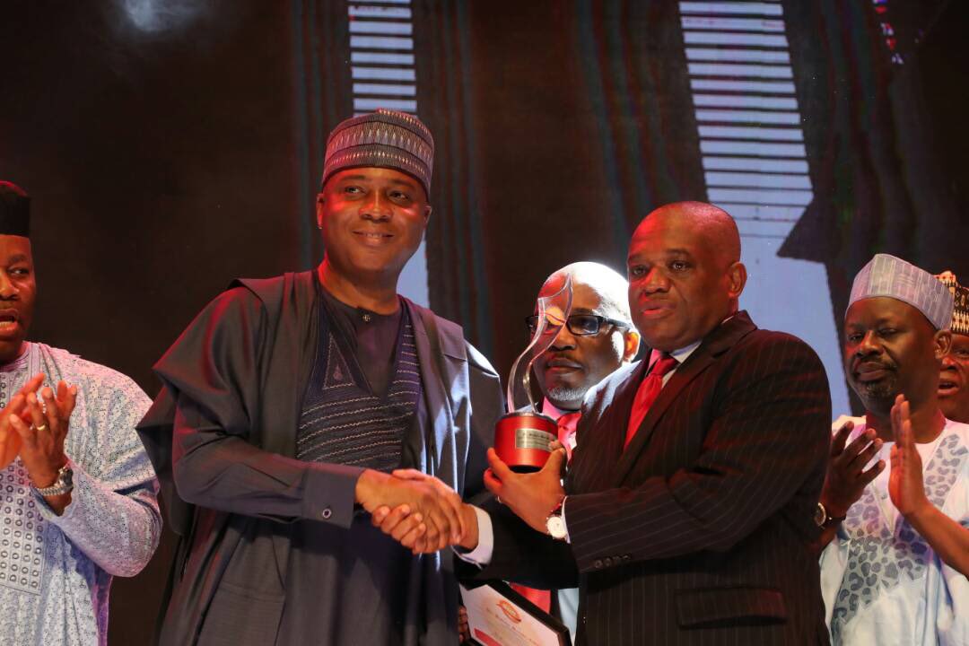 SP8thNGRSenate's tweet image. Breaking: The President of the Senate, Dr. Abubakar Bukola Saraki, has just been presented with the Sun Newspaper “Outstanding Politician of the Year” award.

cc: @bukolasaraki @SPNigeria @NGRSenate @sunnewsnigeria