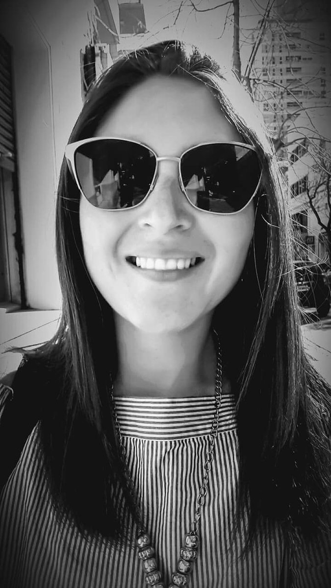 MicolSegura's tweet photo. "Una sonrisa significa mucho. Enriquece a quien la recibe y también a quien la ofrece. Dura un segundo pero su recuerdo, a veces, nunca se borra". #Sábado #Sonrisa #HermosaTarde #ConTodo https://t.co/tfX2yz2nGh