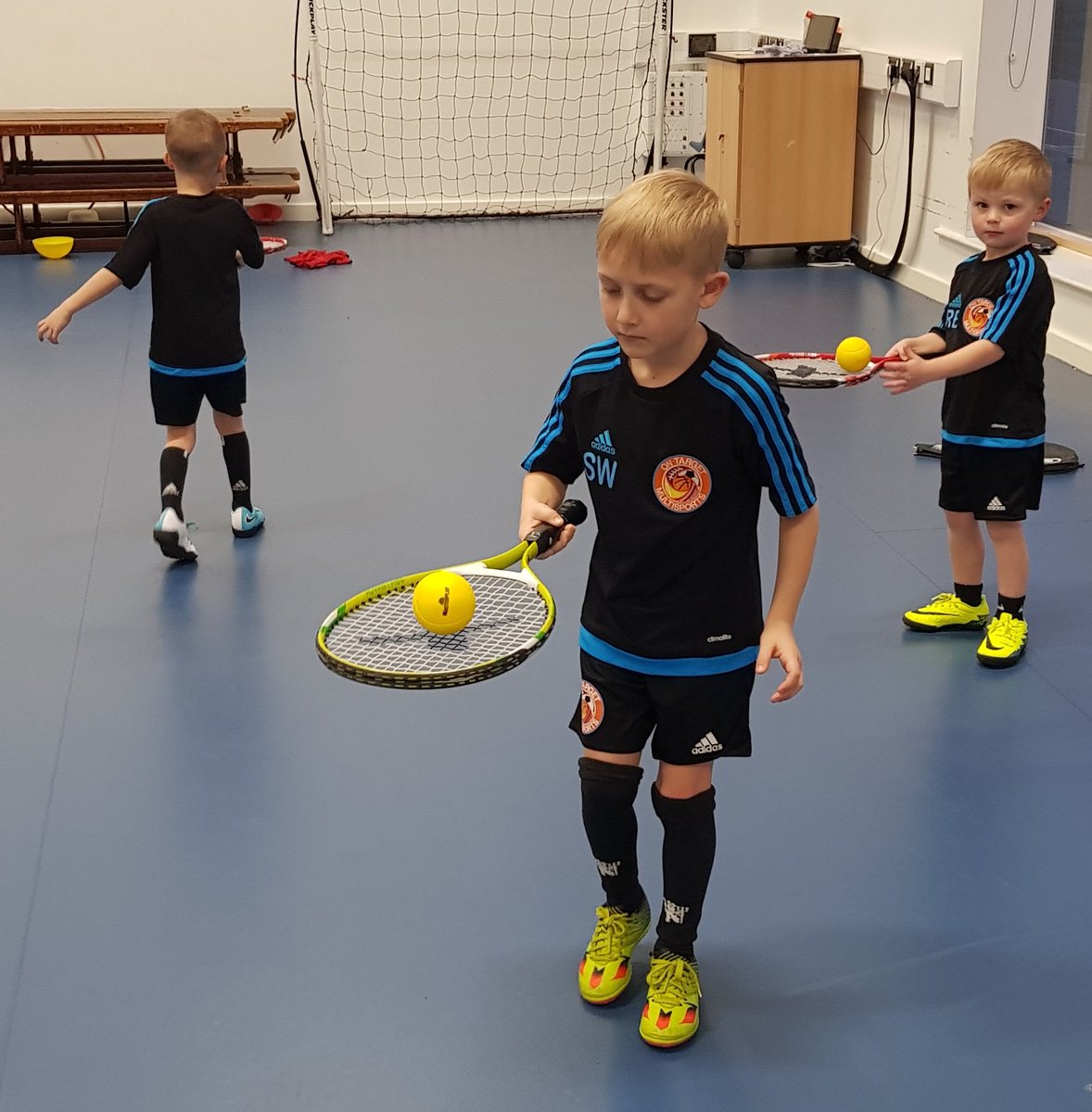 OTMultisports's tweet photo. Our young athletes showed fantastic enthusiasm last Thursday at our open session at Halfway Primary School. Not only were they delighted with their new kit but loved their introductory session into tennis! Contact us to get your child involved! #totalathletedevelopment #adidas https://t.co/VkhkHan0lm