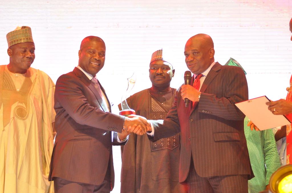 NsimaUEkere's tweet photo. I just received the prestigious Sun Newspapers Public Service Award. This award is a validation of our efforts in making the NDDC a better institution and the Niger Delta a region of sustainable economic growth and livelihoods. https://t.co/oymGDazKB8