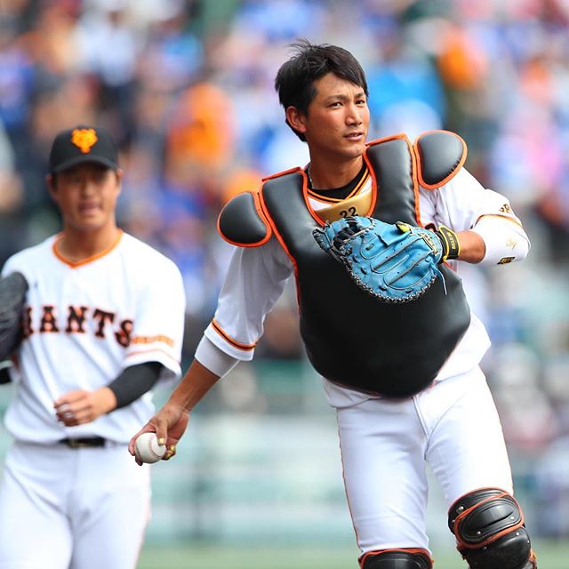 スポーツ報知 巨人取材班 On Twitter Instagram 巨人 沖縄春季キャンプ オープン戦初戦となったdena戦 2回にロペスの飛球を捕球した 小林誠司 Photo By Toru Yaguchi 撮影 矢口亨 2018 02 24 読売巨人軍 読売ジャイアンツ ジャイアンツ ジャイアンツ球場