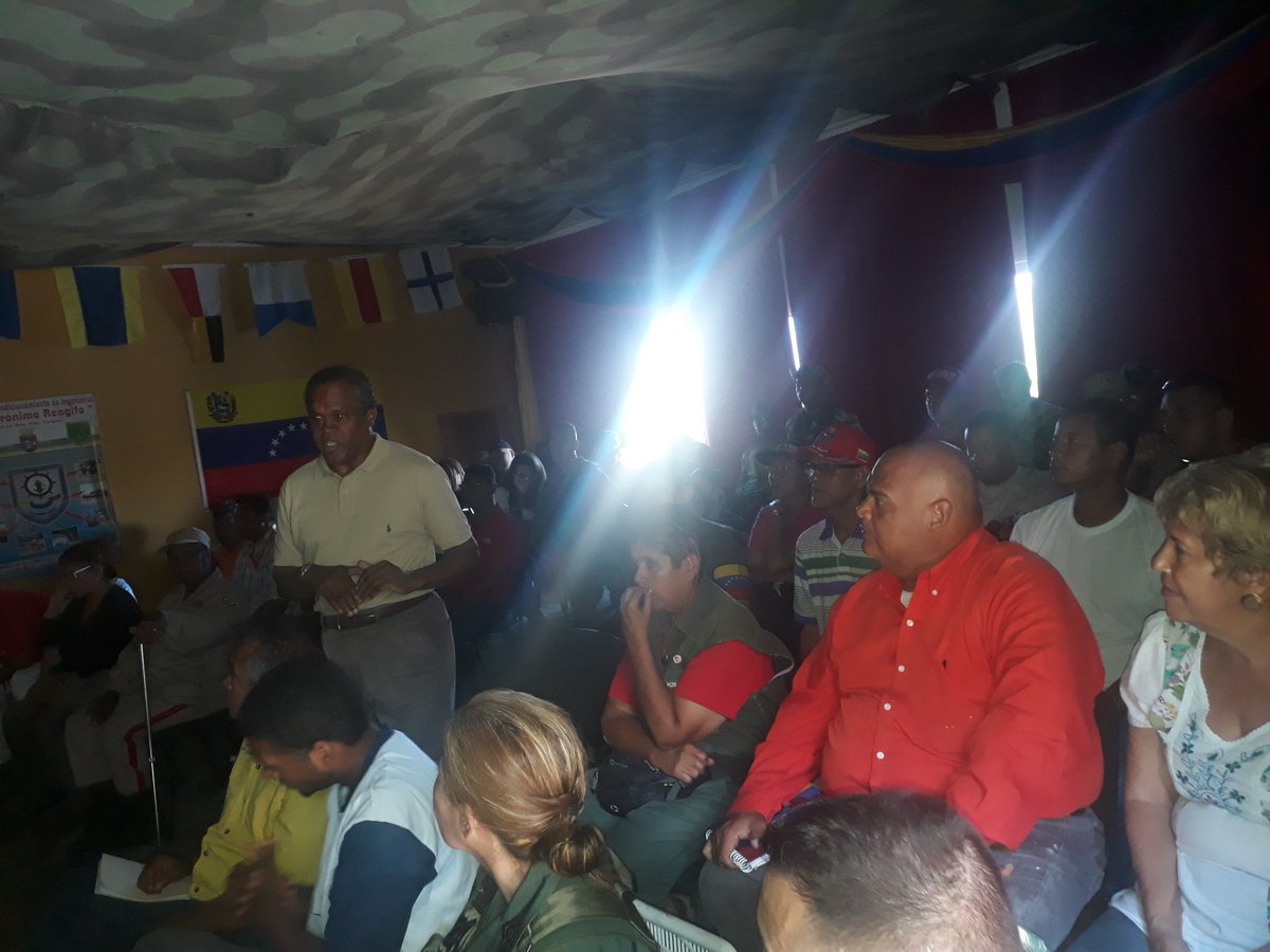 EsNoticiaDigita's tweet photo. #EnDesarrollo: El Gobernador @CarneiroPSUV en compañía del constituyente @dariovivaspsuv la 1era Combatiente @mariagarciapsuv y el alcalde @JalejandroTeran asisten al encuentro de las ODDI que dirige el jefe de la @ZODIV42 el Gral/Div. James Solis. #DefensaMultidimensional https://t.co/wGP9oTDeeB