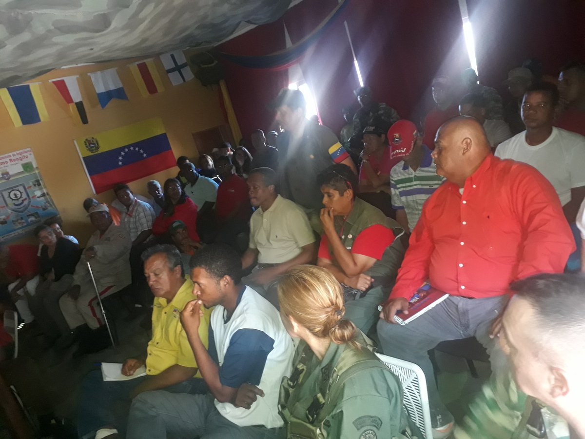 EsNoticiaDigita's tweet photo. #EnDesarrollo: El Gobernador @CarneiroPSUV en compañía del constituyente @dariovivaspsuv la 1era Combatiente @mariagarciapsuv y el alcalde @JalejandroTeran asisten al encuentro de las ODDI que dirige el jefe de la @ZODIV42 el Gral/Div. James Solis. #DefensaMultidimensional https://t.co/wGP9oTDeeB