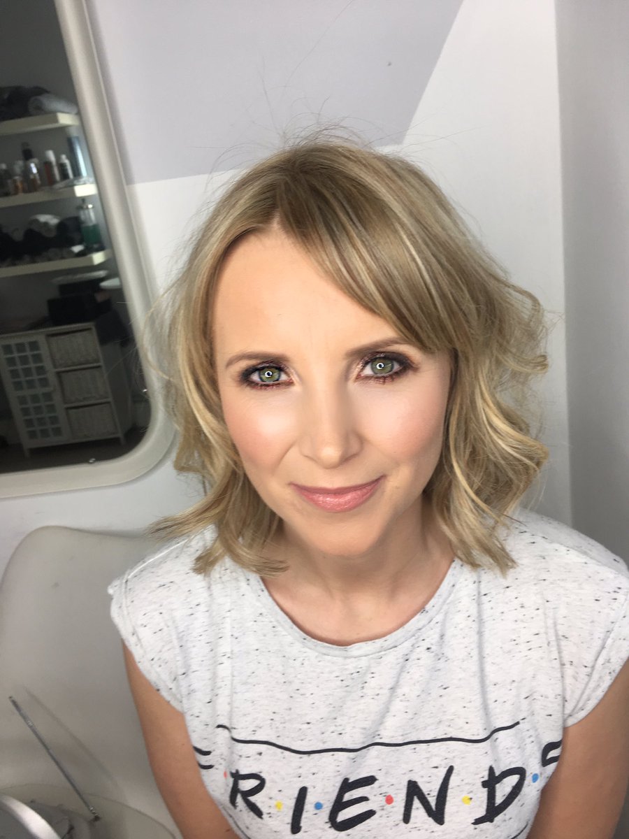 PowderRoomLiv's tweet photo. When this gorgeous one pops in for hair and make up 💕💕@carleystenson https://t.co/jebZZAgKH9