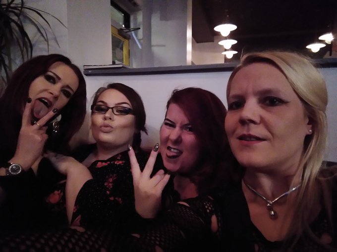 Love you ladies 😘 https://t.co/w6X8LXDTa3<a href="/tag/rt"class="tags"><span>#rt</span></a>