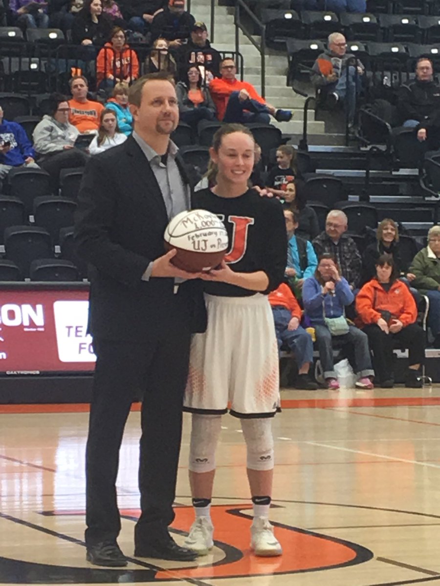 McKayla Orr receiving her award for reaching 1000 career points. She is the 21st @jimmie_wbb player to achieve the feat #GoJimmies