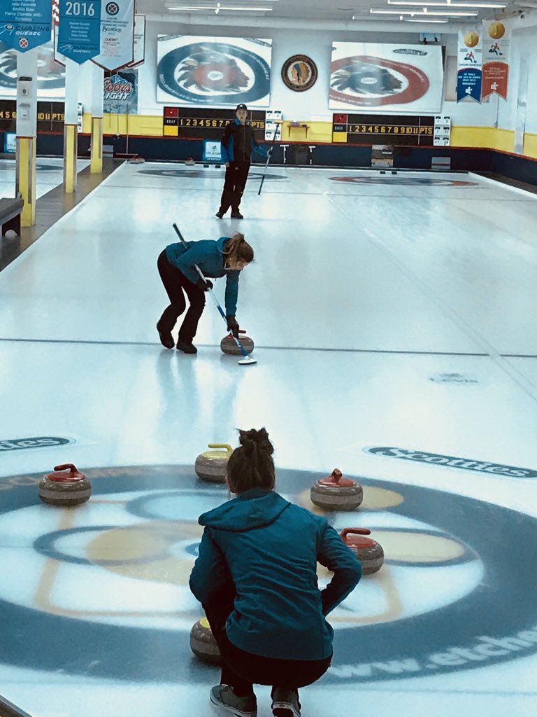 Massoameblais's tweet photo. Little afternoon with the girls! 🥌🤓 #U18provprep #funday #mixeddoublesgame #fundrills https://t.co/x8YRmDhc9s