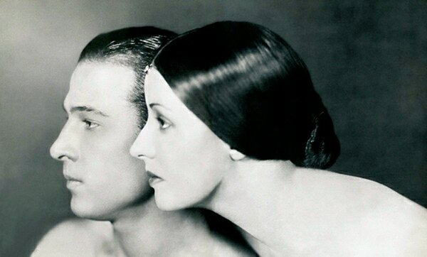 Escargot 39 ｳﾞｧﾚﾝﾁﾉと2番目の妻ﾅﾀｰｼｬﾗﾝﾎﾞｳﾞｧ ﾅﾀｰｼｬはｱﾒﾘｶ大恐慌前の19年代ﾊﾘｳｯﾄﾞで成功したﾛｼｱ人女優 ﾌﾟﾛﾃﾞｭｰｻｰ ｱﾗﾅｼﾞﾓｳﾞｧalla Nazimovaの映画で美術衣装を担当したｴｷｾﾝﾄﾘｯｸなﾛｼｱ美女 Valentino His Wife Natacha Rambova By James Abbe T Co