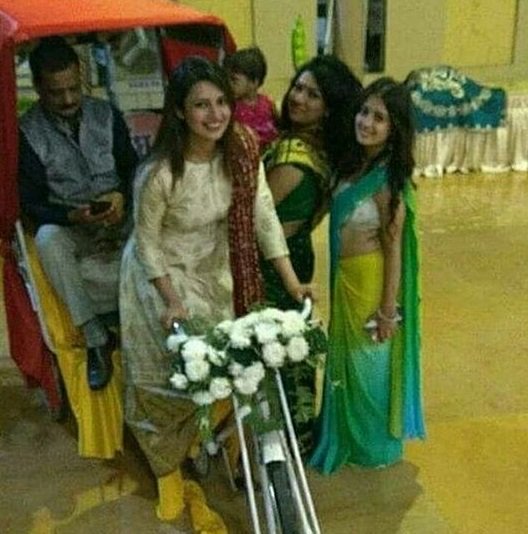 DivyankaRocks's tweet photo. #Divyanka In Bhopal with Her Family members @Divyanka_T https://t.co/IJdCgFax6e